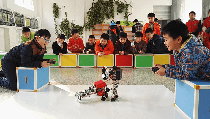 機(jī)器人搏擊賽走進(jìn)徐州公園巷小學(xué)，孩子們的福音來了！